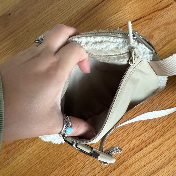 Lululemon Belt Bag Fanny Pack Fuzzy - Picture 4 of 9